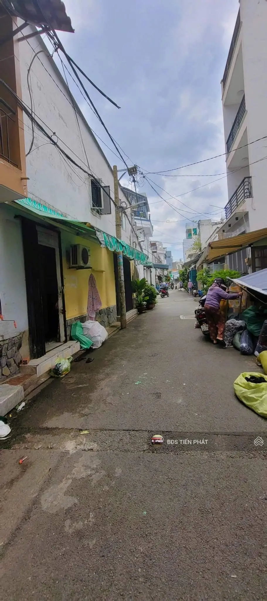 Nhà bán hẻm 79/ đường Liên Khu 8 - 9, DT: 3mx4m (xây đủ). Đúc 2 Lầu 2 PN, 2 WC giá: 2,05 tỷ TL