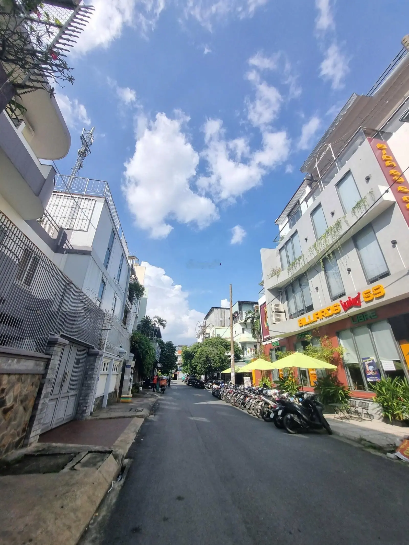Bán nhà khu hẻm 31 Ung Văn Khiêm 8x20m 3 tầng giá 24 tỷ ngay đại học hutech
