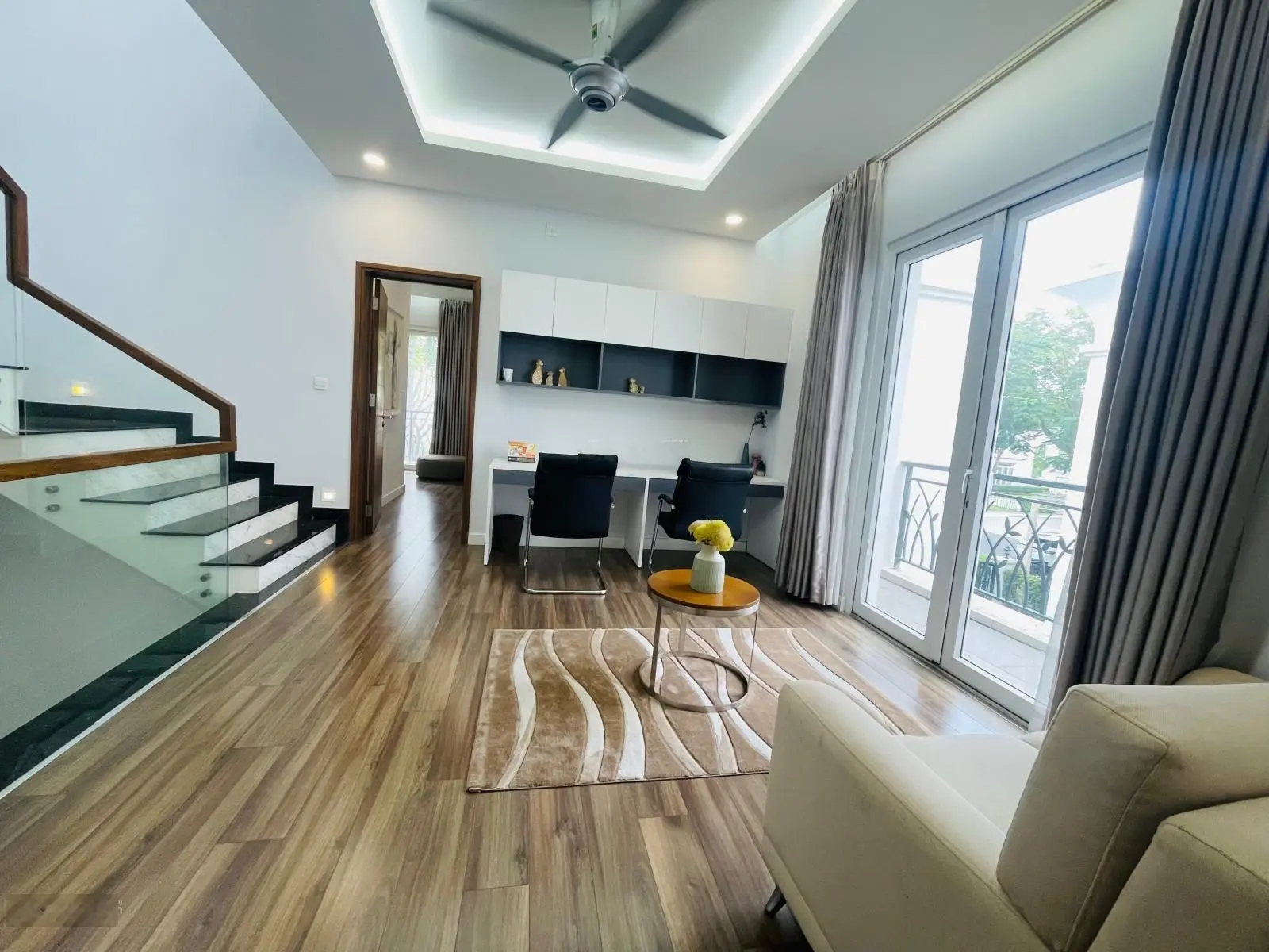 Bán biệt thự full nội thất mặt tiền 20m khu vip The Venica - Khang Điền