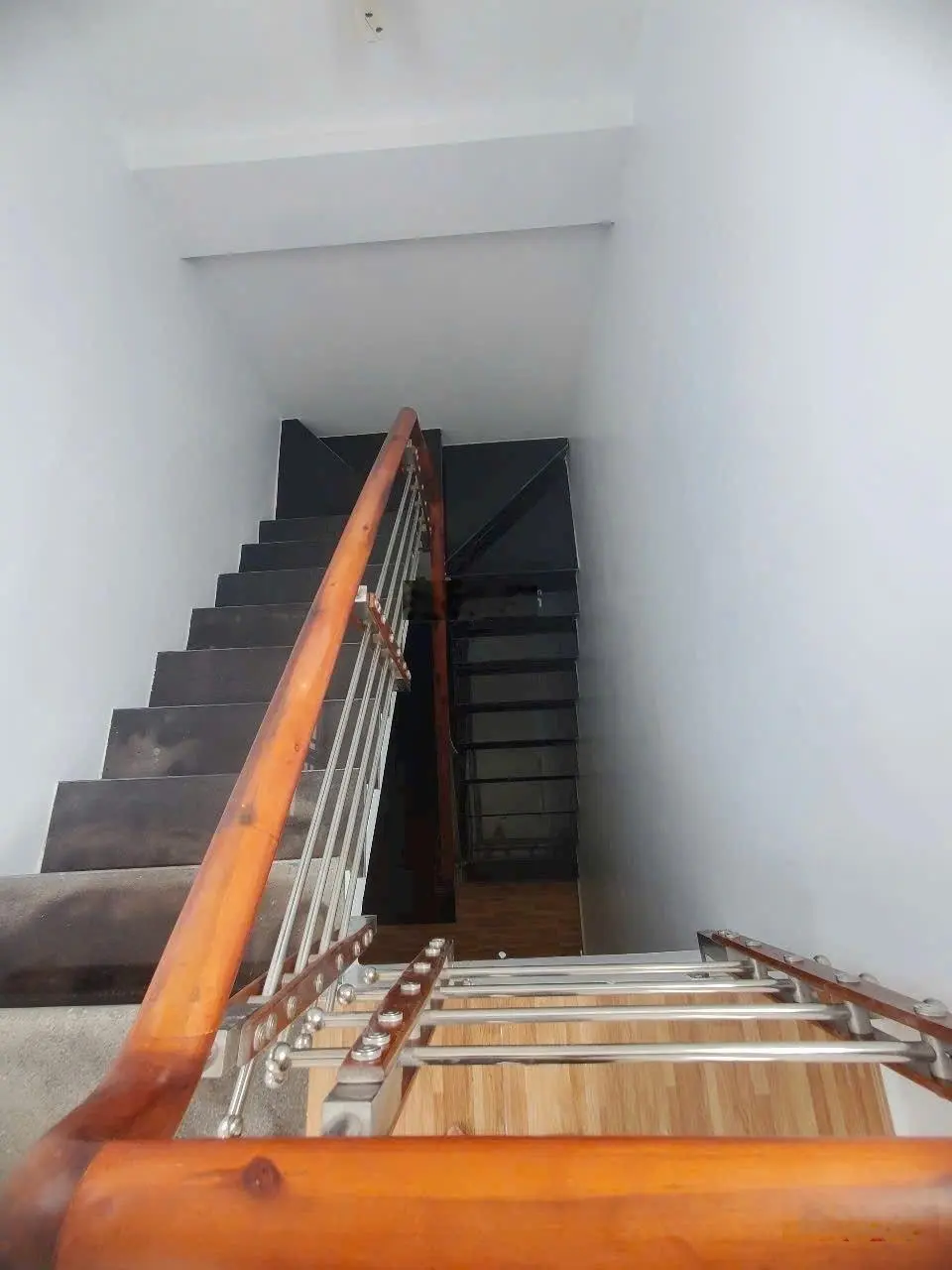 Bán nhà 4 tầng mặt tiền hẻm 67 Đào Tông Nguyên. Hẻm xe hơi 6 m thông tứ phía. Giá 5.3 tỷ tl