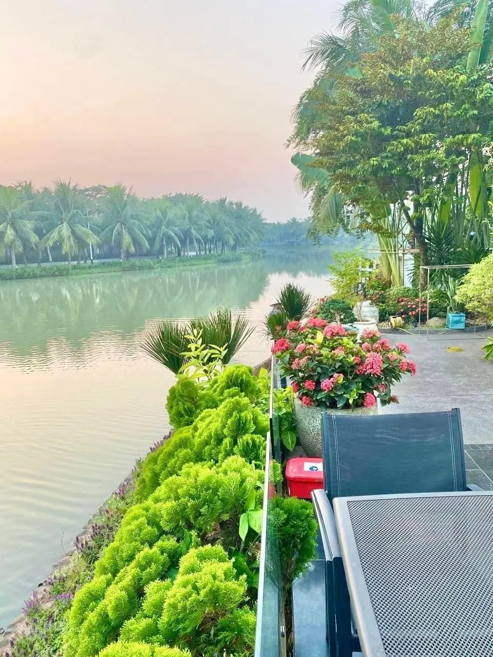Bán gấp BT Bằng Lăng 03 - 02 hướng ĐB, diện tích 408m2 xây dựng 712m2 căn thô view sông rộng, 110tỷ