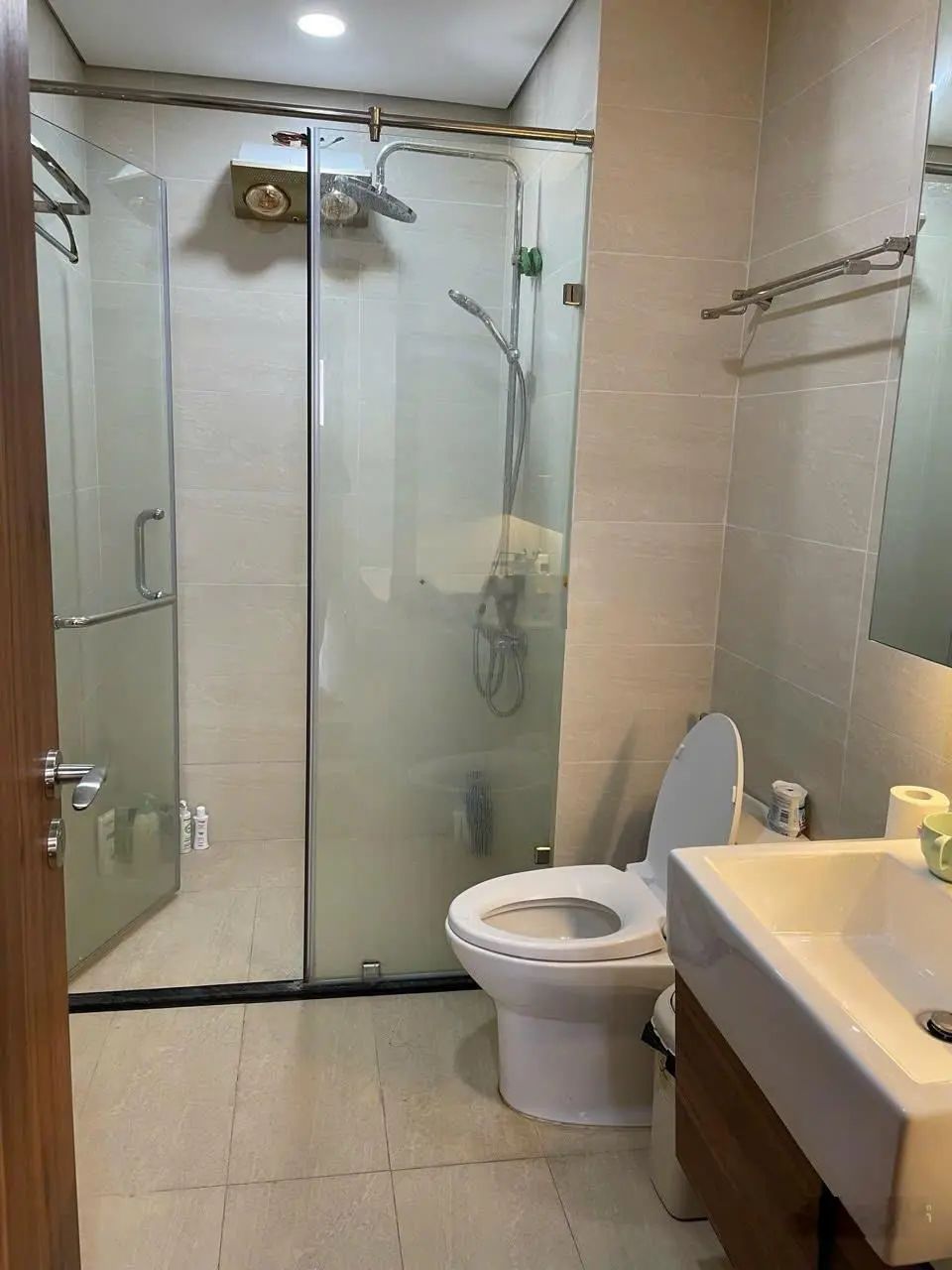 Gấp! Cần bán căn 2PN, 2wc, 81m2, tầng trung, BC Đông Nam giá cực tốt chỉ 5,8 tỷ LH: 0343,202831