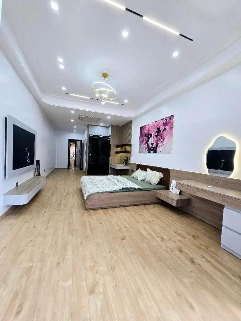 BánNhàPhốĐàmQuangTrungLong Biên53m2 ,Gara,TM,GiáChào 9Tỷ hơn