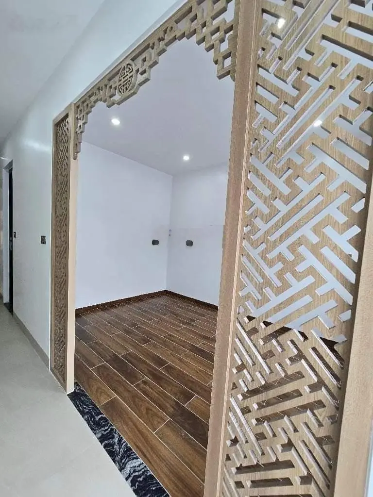 BánNhàPhốĐàmQuangTrungLong Biên53m2 ,Gara,TM,GiáChào 9Tỷ hơn