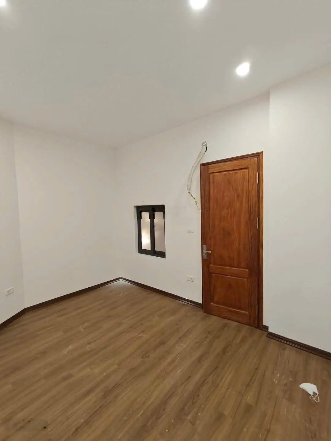 Bán nhà riêng 4 tầng tại Trung tâm quận Ba Đình, Hà Nôi. 20m ra hồ, 35M 4 tầng 8.5 tỷ.