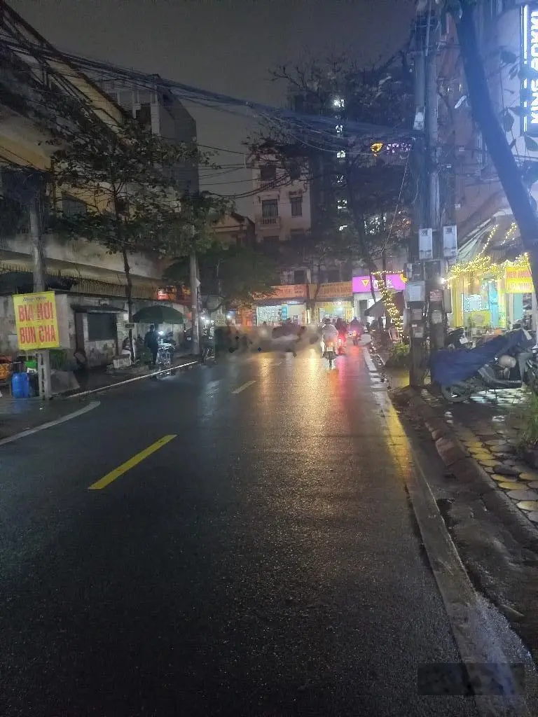 Thang máy ô chờ - mặt trục thông thẳng La Casta Văn Phú - giá sốc không lỗi gì