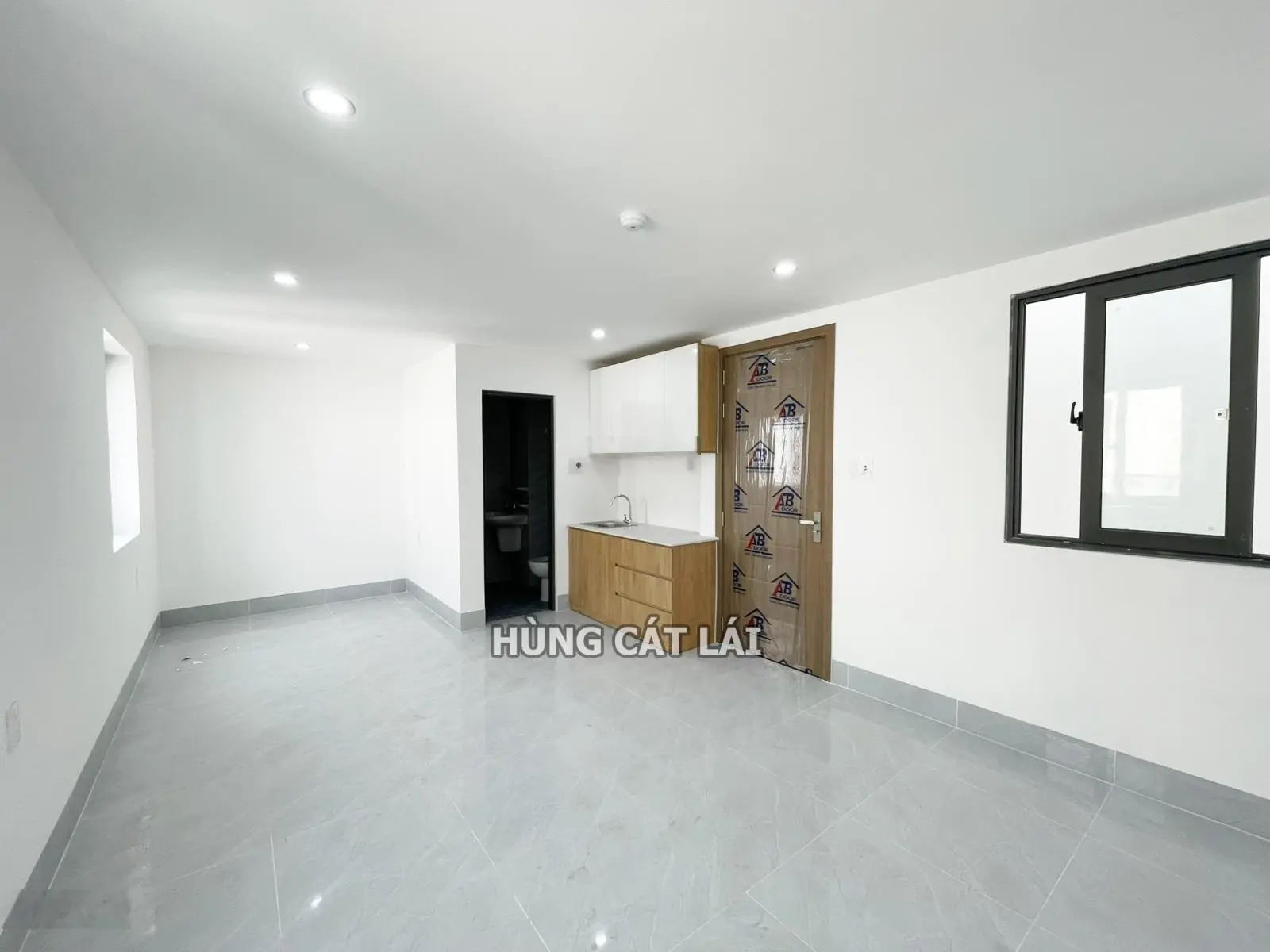 Bán tòa nhà CHDV 5 tầng, DT 119m2, DTSXD 339m2, 16 phòng, đang có HĐ thuê 40 tr/tháng, giá 13.9 tỷ
