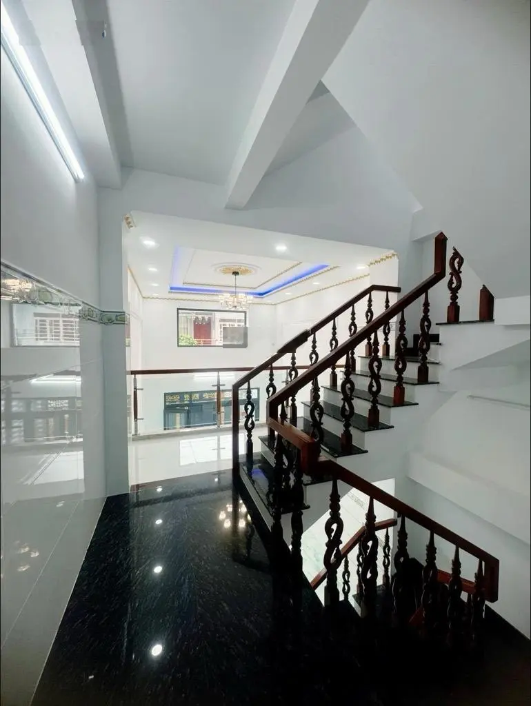 Nhà bán hẻm 8m, 5 tầng, 4m x 16m (64m2) đất mới, bình tân, nhỉnh 6ty xíu