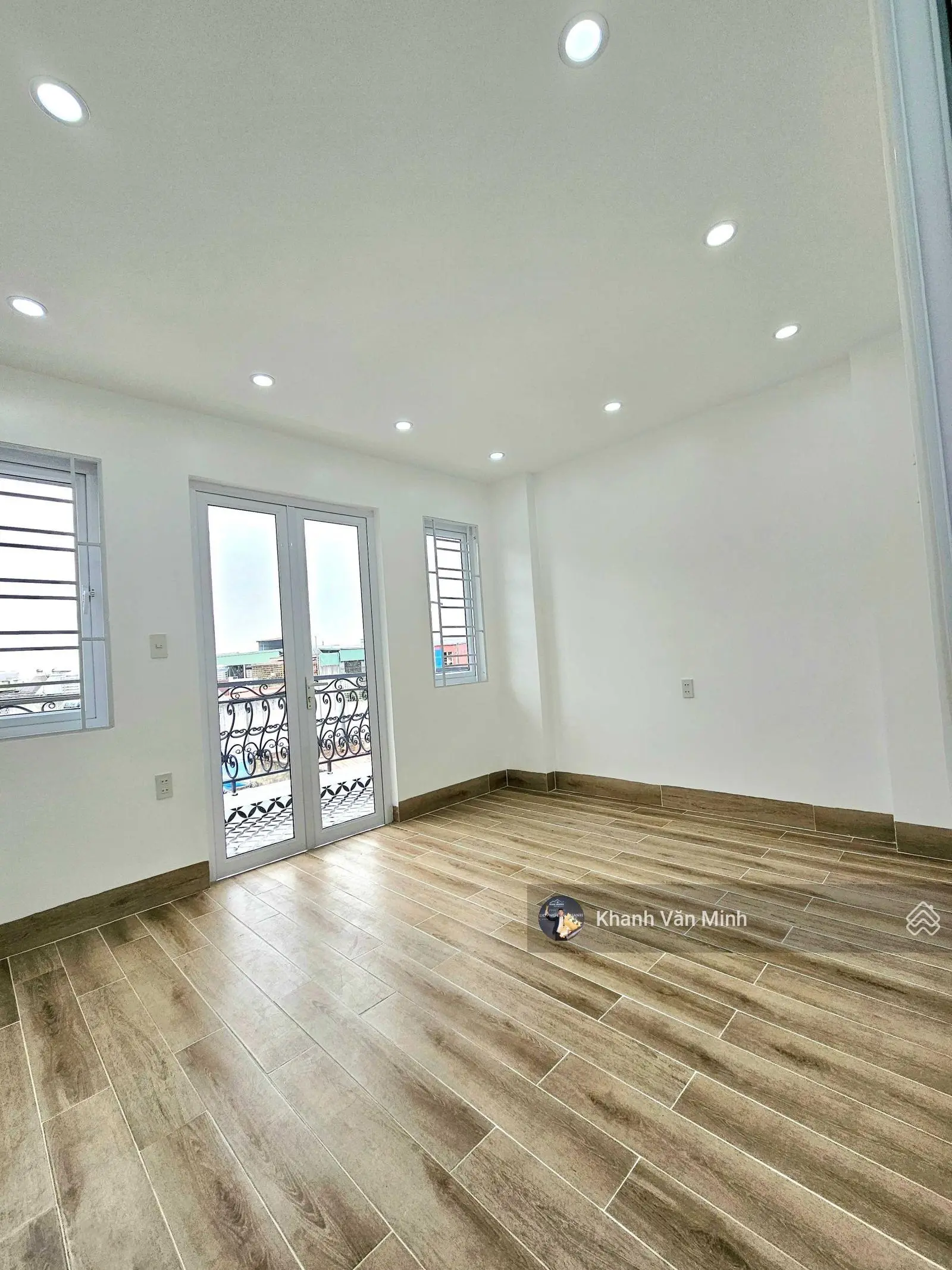 Bán nhà mặt ngõ Chợ Hàng, Hồ Sen độc lập 4 tầng giá rao 5 tỷ 450 triệu