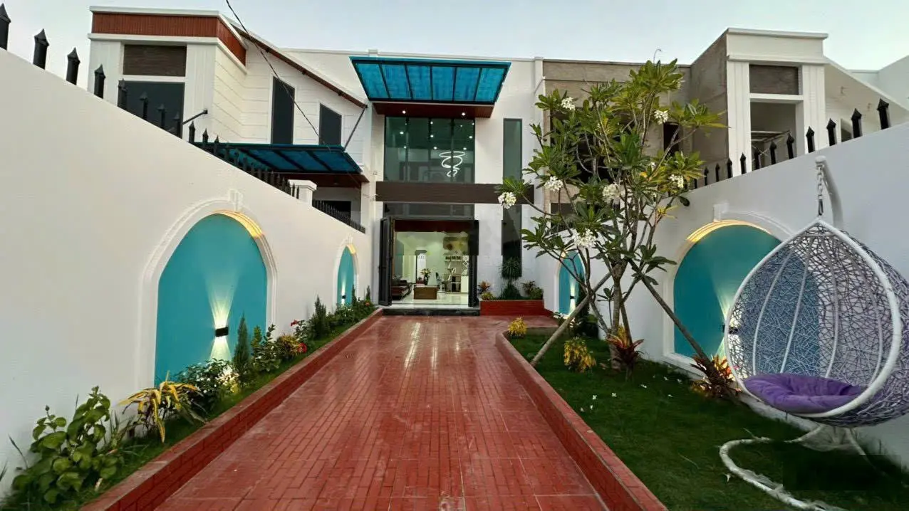 Biệt thự hồ bơi đối diện kcn Cầu Tràm, diện tích 7m x 44m gần 300m2,SHR full thổ cư,GIÁP Bình Chánh