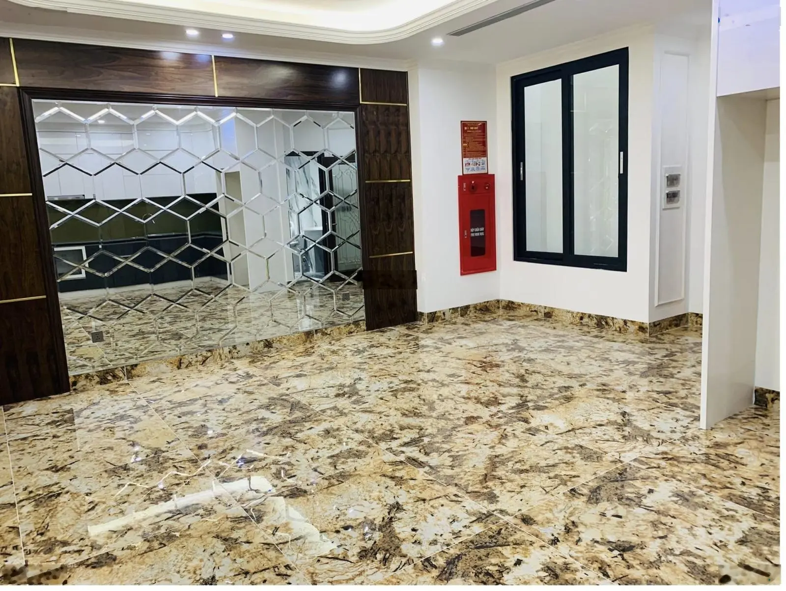 Bán nhà Phạm Hùng kinh doanh thang máy 80m2 mt 6m chỉ 29.5 tỷ