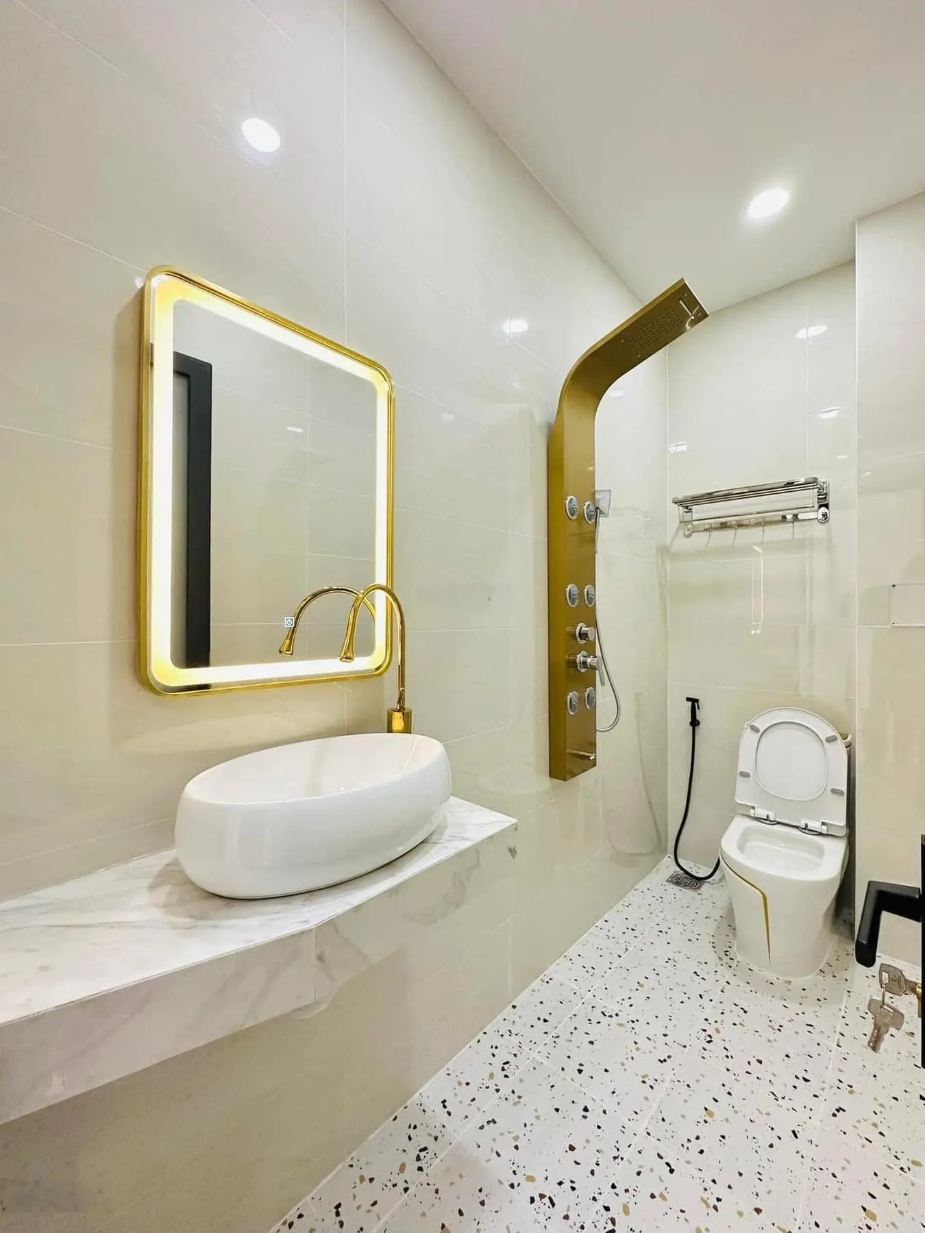 Chính chủ bán gấp nhà ngay Đường Số 20 Thủ Đức. Giá: 2 Tỷ 190 / 54m2. Sổ hồng riêng, hẻm ô tô 6m