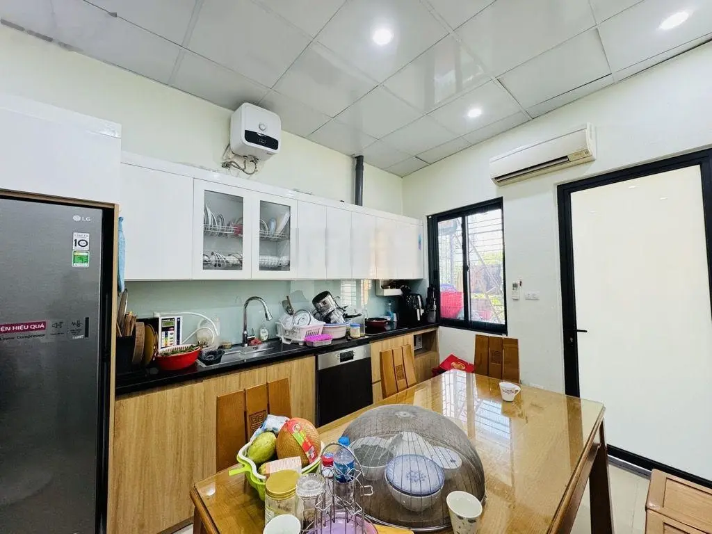 Bán nhà 51m2, 4 tầng, mặt ngõ, gần Timescity, kinh doanh đỉnh, giá 14.3 tỷ