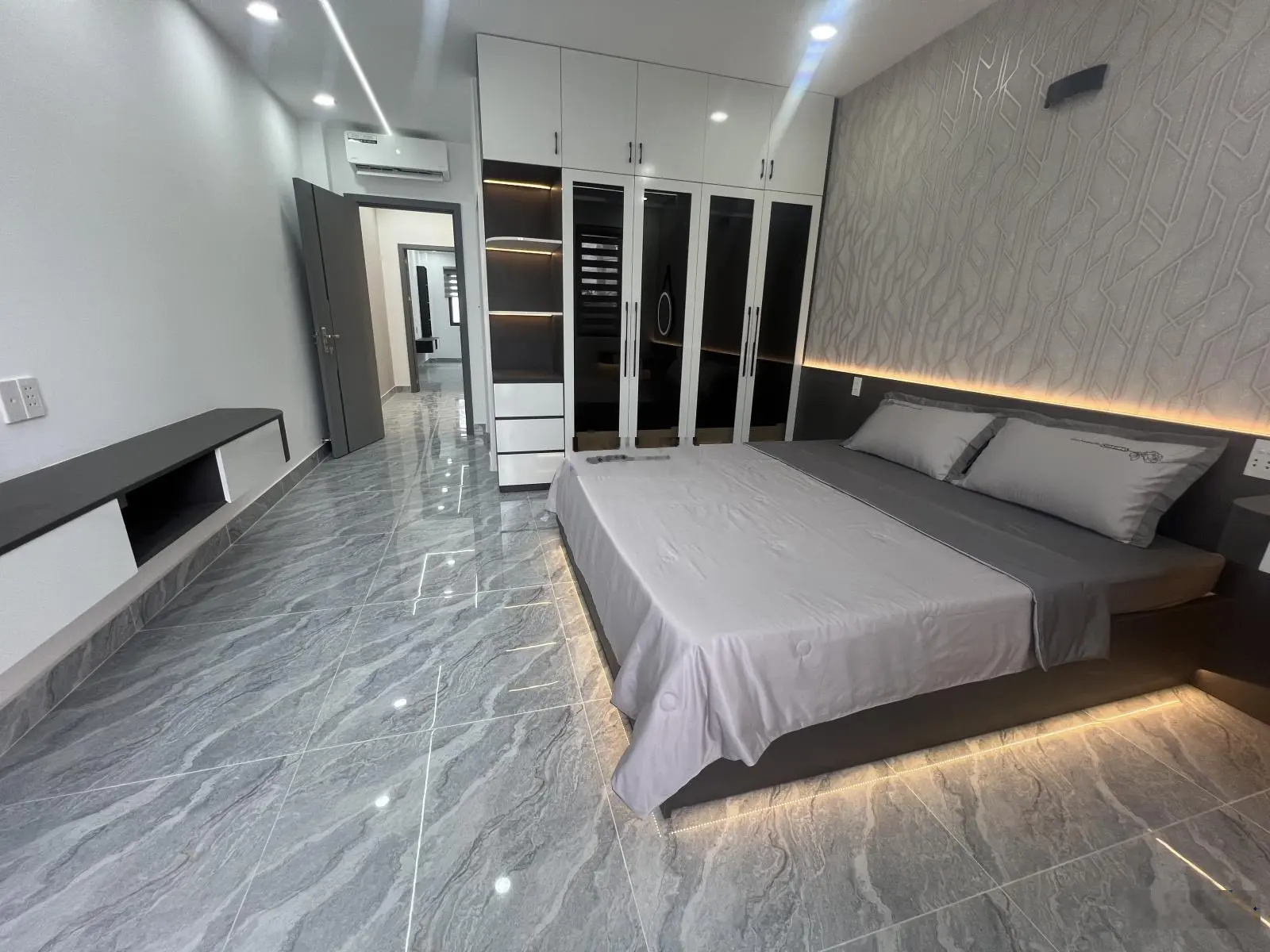 Bán nhà đẹp mặt tiền đường Trần Thị Hè Phường Hiệp Thành Quận 12