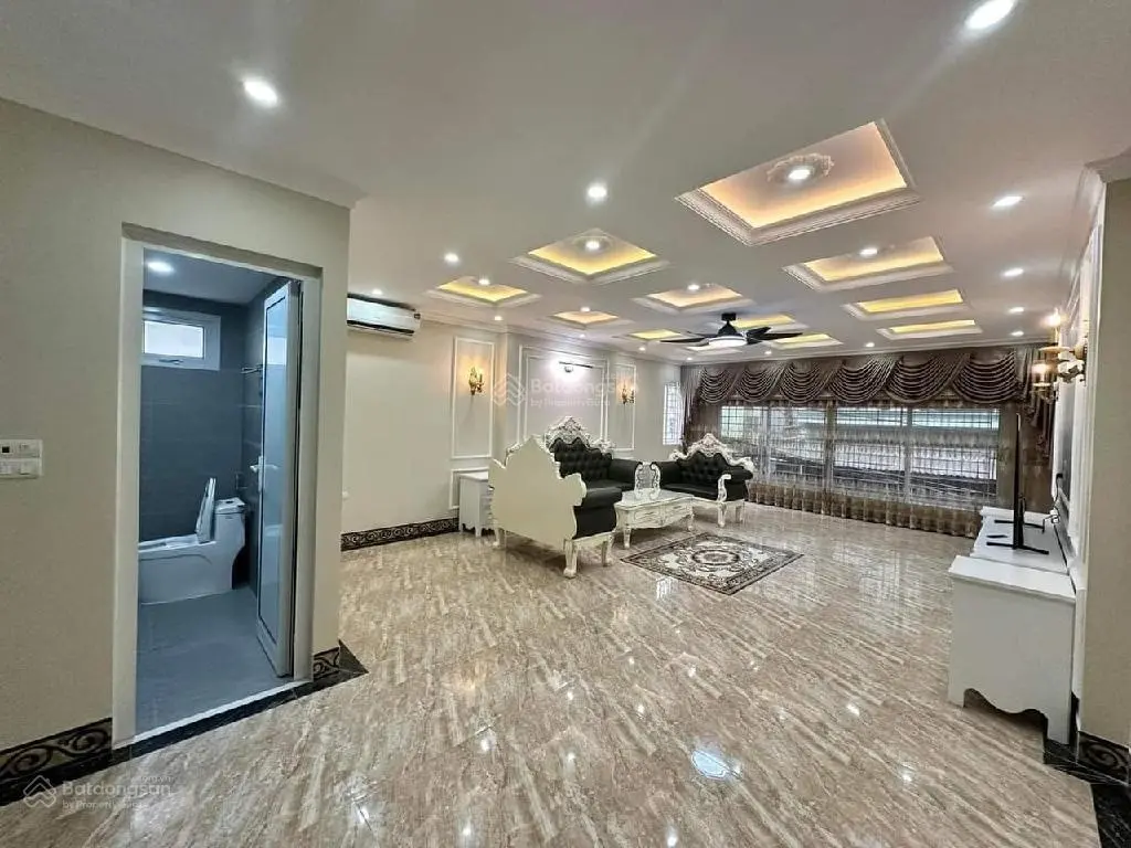 Nhà Bồ Đề mặt ngõ thông ô tô vào nhà - nhà 7 tầng thang máy nội thất xịn vài bước hồ điều hòa
