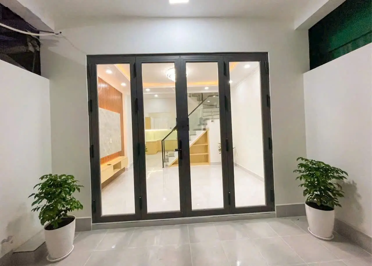 - Nhà bán Nguyễn Duy P9 Q8 - DT : 3,65m x 12m ( nở hậu ) Giá : 4 Tỷ 760 Triệu(Đ)