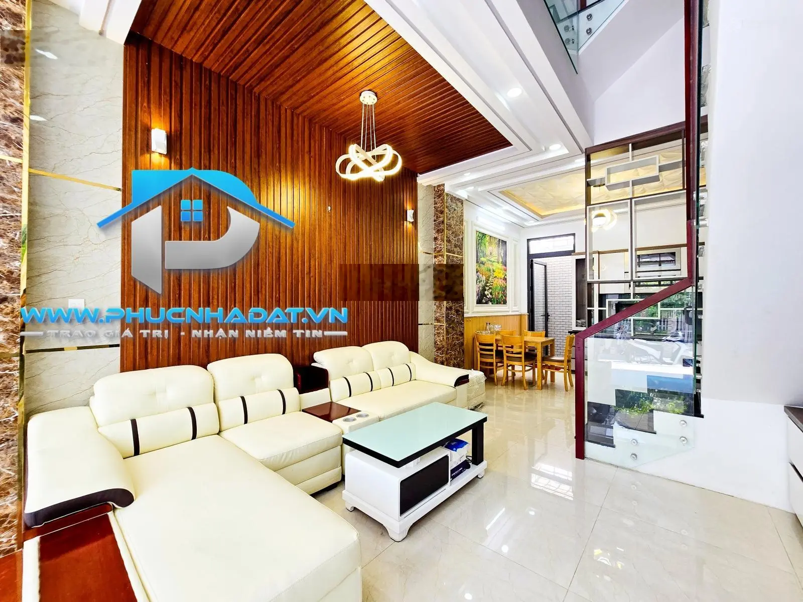 Bí quá Anh Lý xả hàng căn nhà phố hiện đại đường xe hơi Đào Tông Nguyên Nhà Bè - Giá 6.3 tỷ, 4x14m