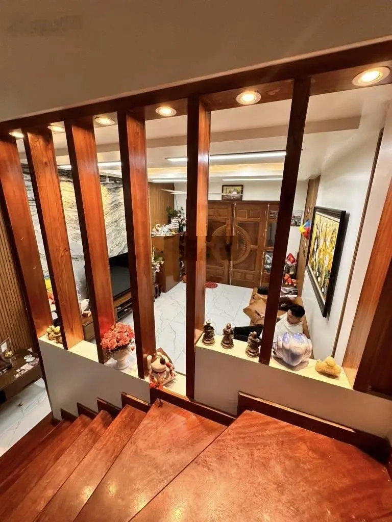 Bán Gấp Nhà Đội Cấn Ba Đình 70m-5 Tầng - Ngõ Nông , Dân xây Kinh Doanh , Ô Tô Đỗ Cạnh Nhà,3 Thoáng