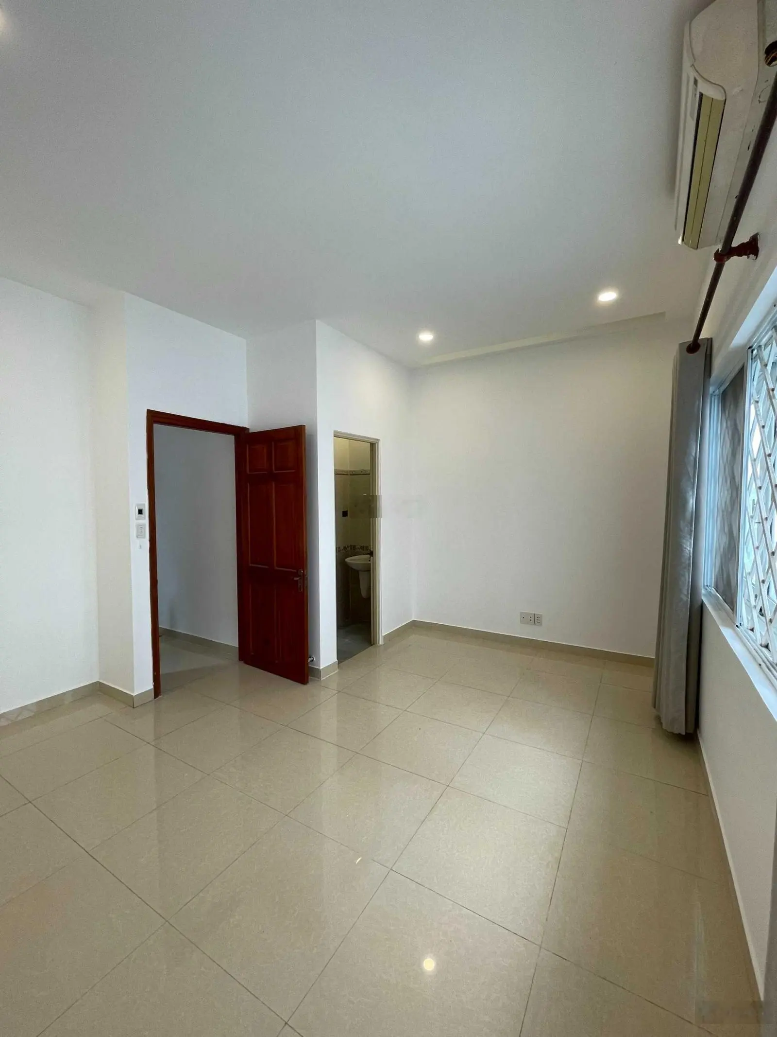 Bán nhà 3 lầu (5x16m) mặt tiền ĐS 2B khu Công Ích Quận 4, P Phú Mỹ, Quận 7 LH: 0917 796 *** Phương
