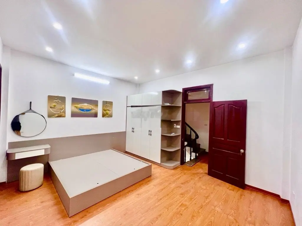 Bán nhà Đường Hoàng Mai, 25m ô tô, nhà đẹp ở luôn, full nội thất xịn