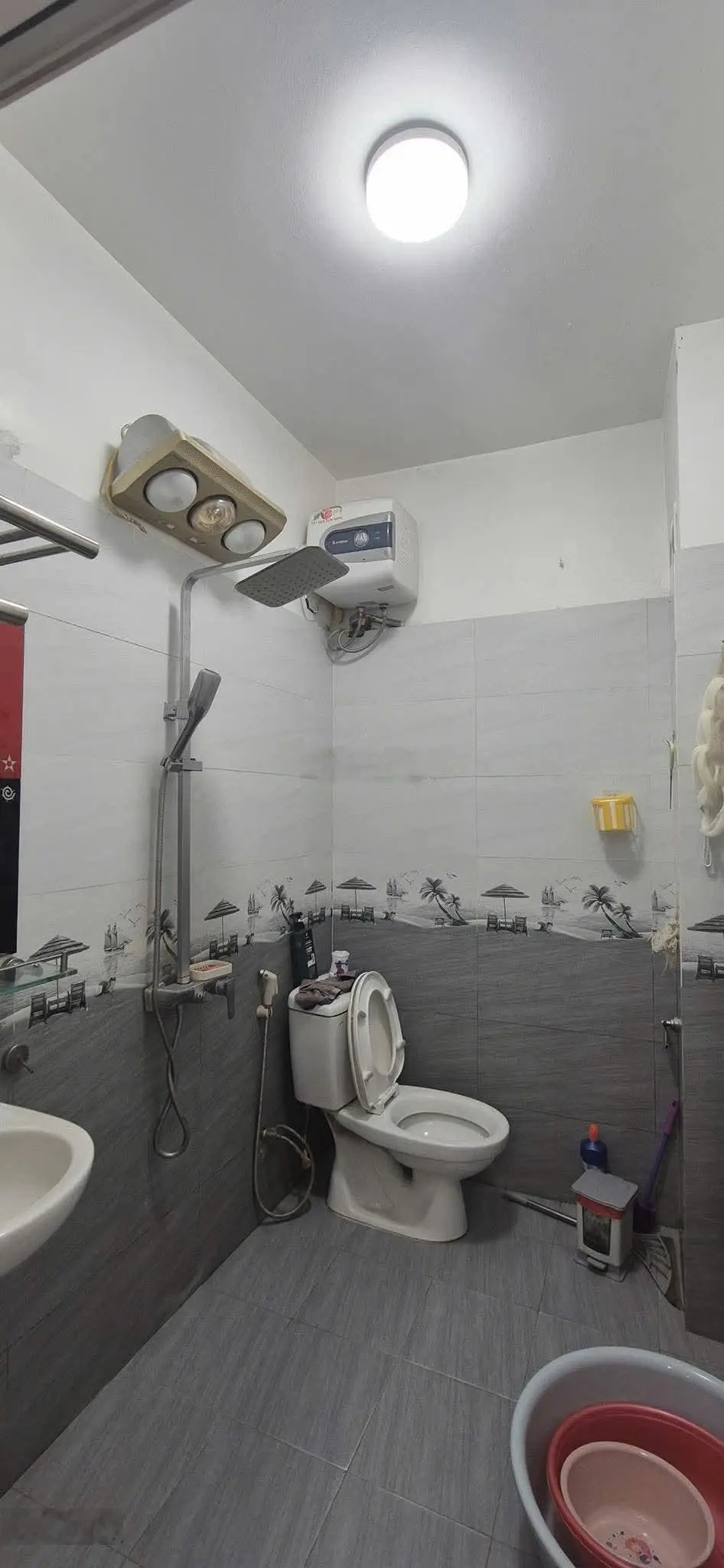 Nguyễn Chính, Hoàng Mai. DT 40m² x 5 tầng, MT 3,9m, giá 7,7 tỷ. Ô tô đỗ.