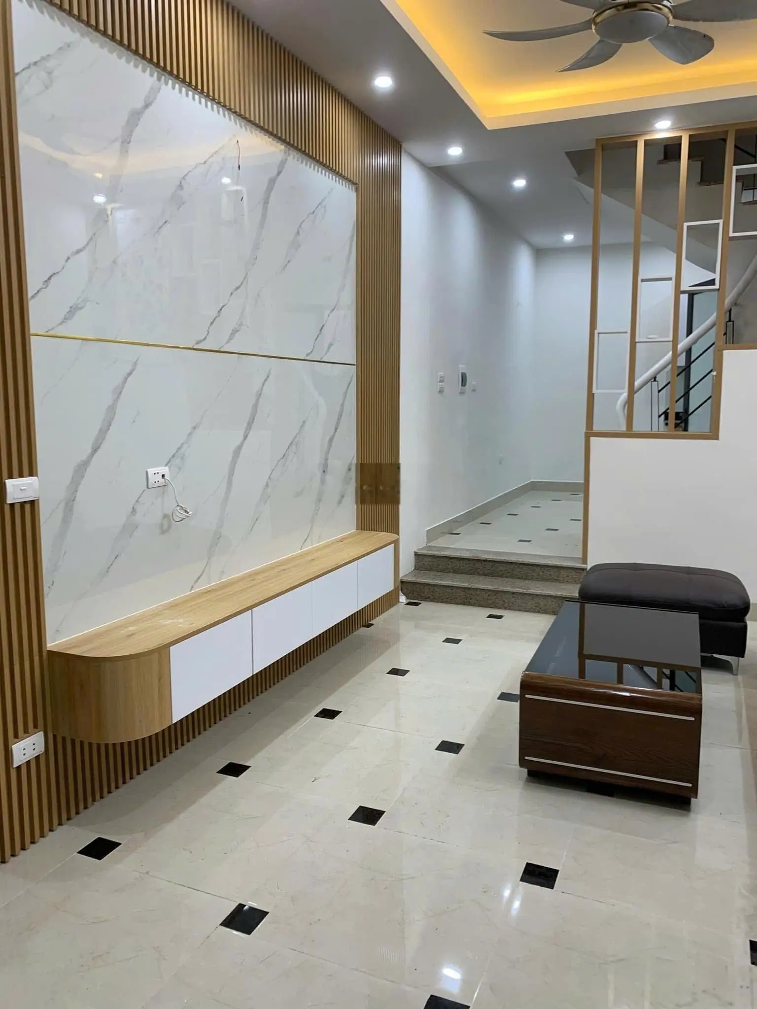 Bán nhà Thạch Bàn 30m2 x 5 tầng, gần đường oto, eaon, chung cư quân đội Thạch Bàn, 4,2 tỷ ở ngay
