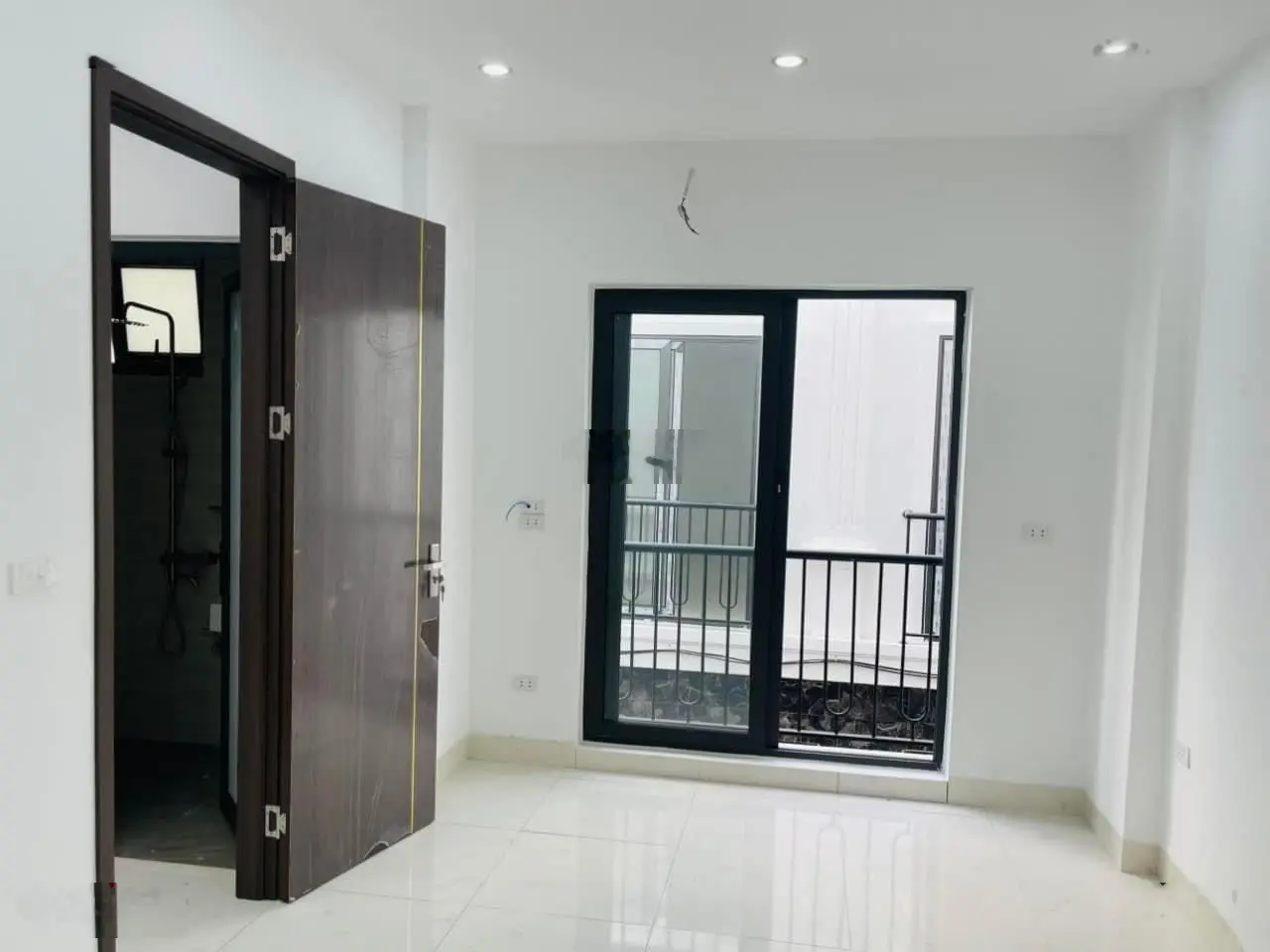 Nhà xây mới 4 Tầng thiết kế đẹp, 41m2 , 4 phòng ngủ, 500m ĐL Thăng Long, Sổ vuông vắn