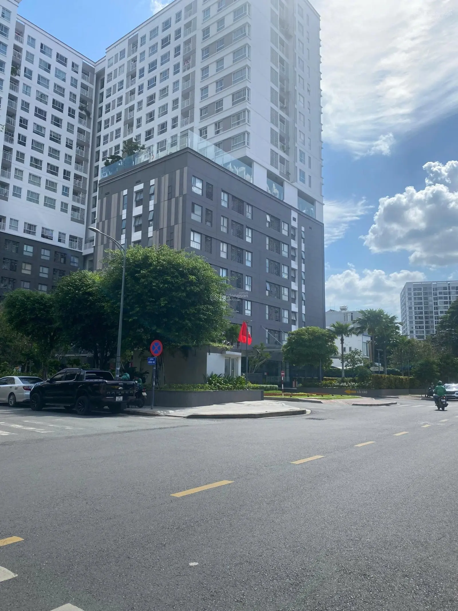 Bán nhà mặt tiền kinh doanh đường Hồng Hà, 200m2 (10x20m) xây 7 tầng hầm, khu sân bay sầm uất