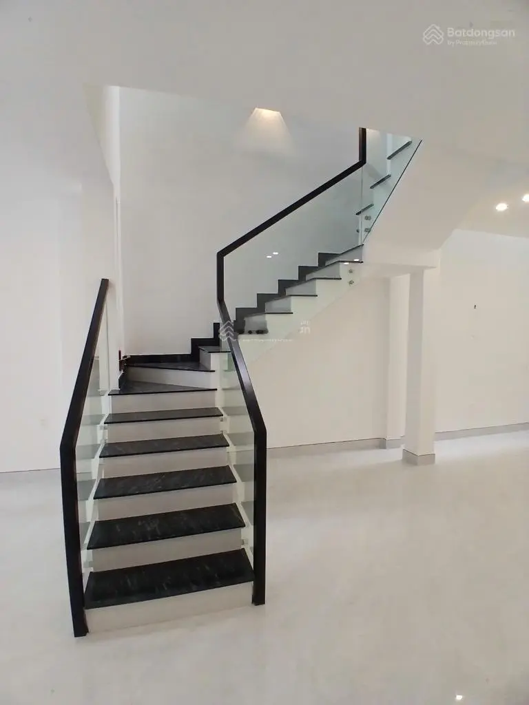 Ngay nhà máy ô tô Mercedes, cách mặt tiền Quang Trung 50m, HXH 90m2, 4,8m X 19m Chỉ có 7,9 tỷ