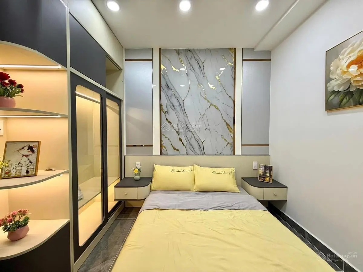 Ngân hàng thanh lý gấp căn nhà DT: 58m2 (4,5x13)m giá 3tỷ760 1 trệt 2 lầu đường Trương Định, P7, Q3