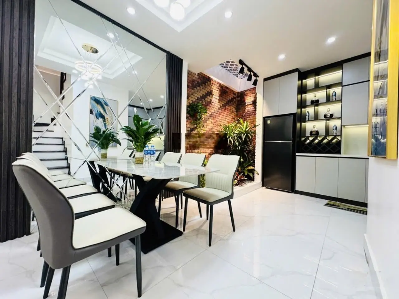 Bán nhà Gốc Đề Mình DT 50m2 * 5tầng MT 5,5m giá 7,680 tỷ