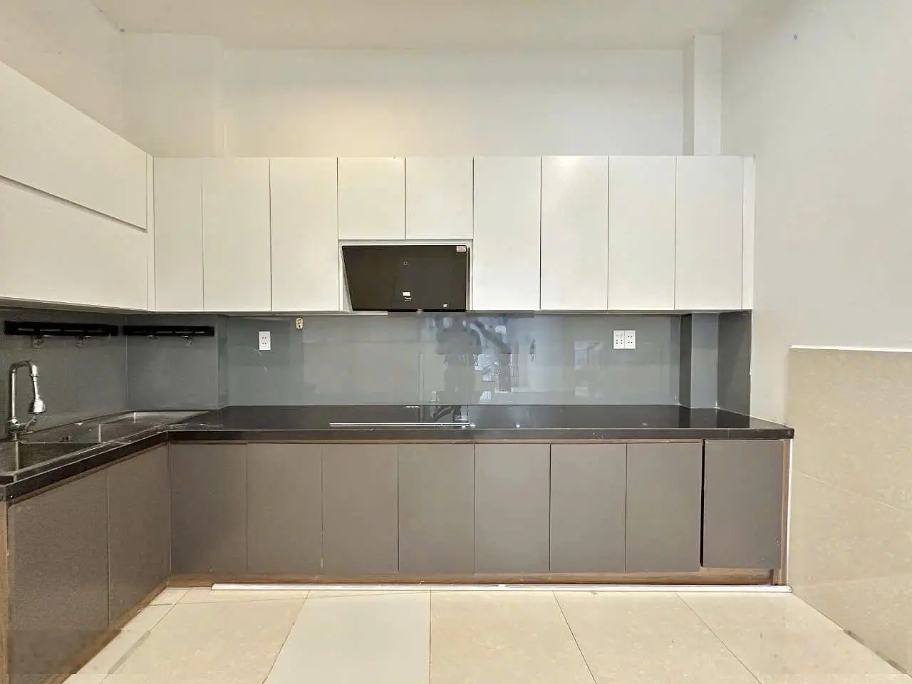 CẦN TIỀN BÁN GẤP NHÀ HXH 6m , LÊ QUANG SUNG - Phường 6 - Quận 6 ,DT : 53m2/2tỷ . SHR ,1 trệt 2 lầu