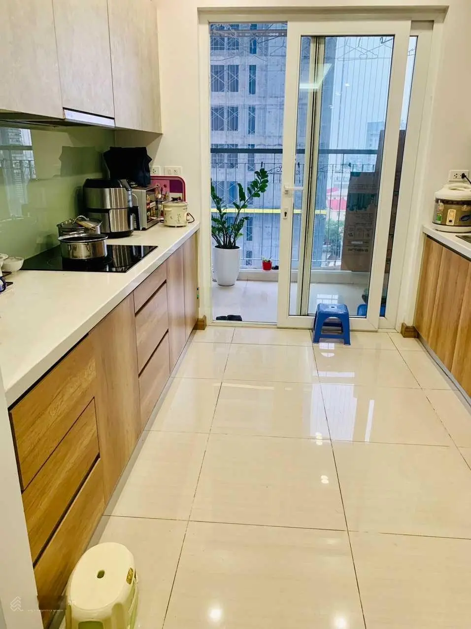 Ban căn hộ 90.5m2 ban công Đông Nam tầng trung đẹp