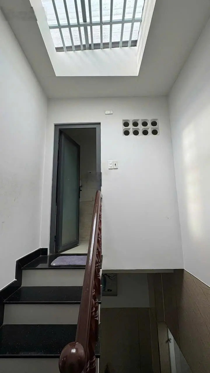 Nhà HXH 8m 1 trục cách 70m ra Phạm Văn Chiêu P8 4x16m 1 lầu đúc BTCT 2pn 2wc