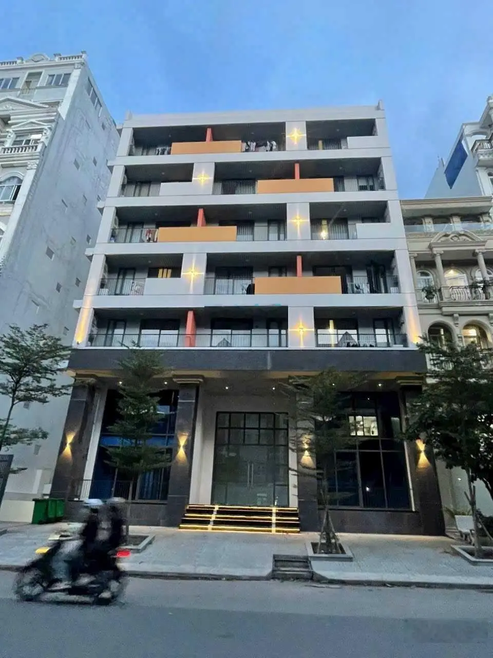 Bán nhà mặt tiền Trường Sơn, Tân Bình - 10x25m - XD: Hầm 7 tầng - DT cho thuê 250 triệu - giá 70 tỷ