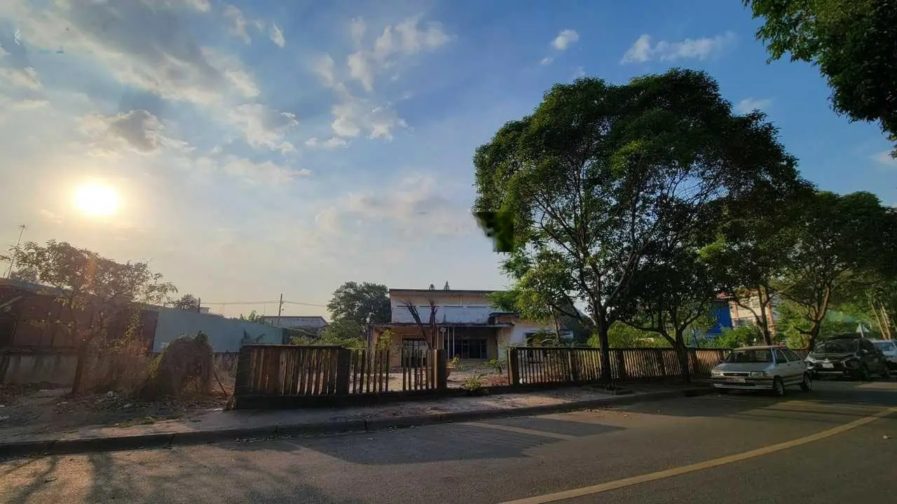Bán nhà MT đường Tân Hương - DT: 15*30m - KC: 3 tầng cũ - Đang cho thuê đất 120tr/tháng - Giá 43 tỷ