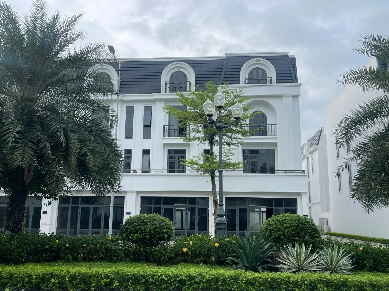 Bán cắt lỗ sâu căn shophouse 108m2 trục chính 30m tại Crown Villas Thái Nguyên/0962566863