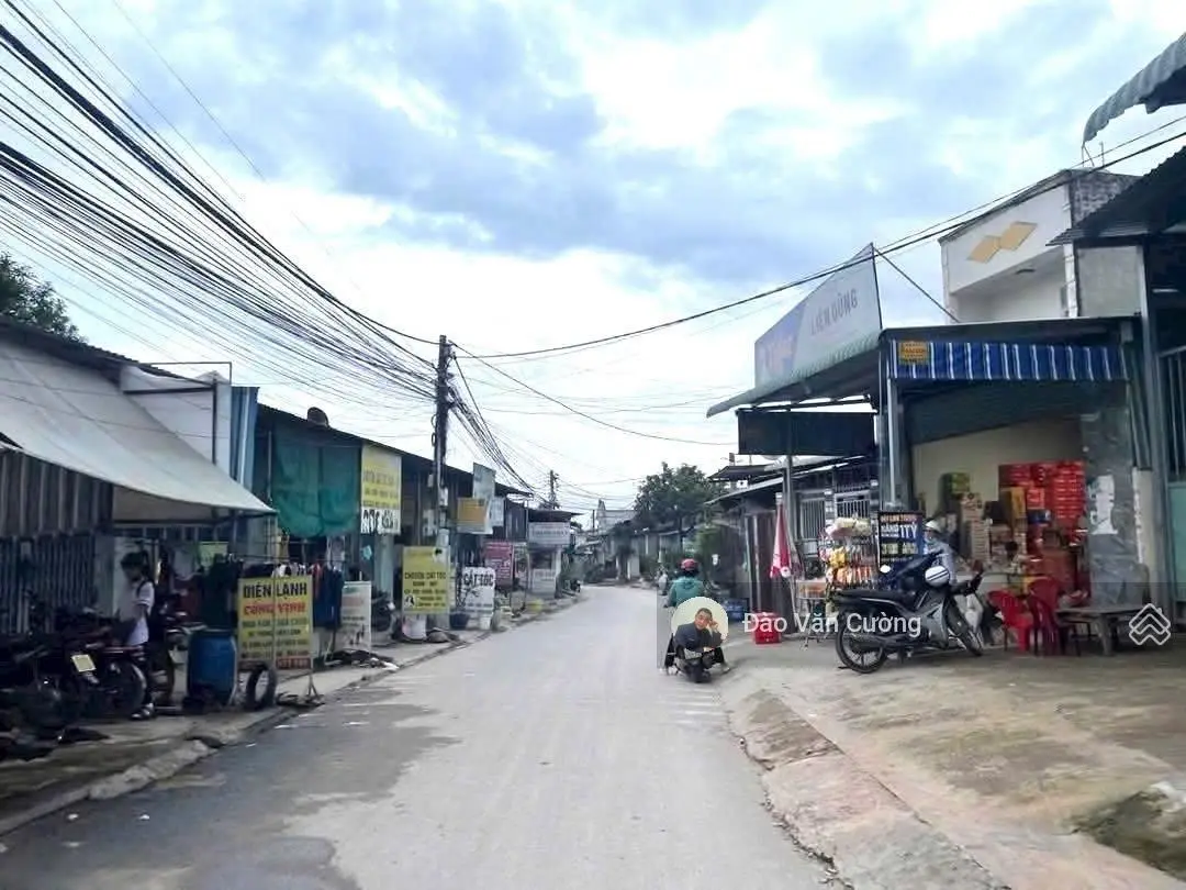 Nhà đường nhựa ở và buôn bán tốt giá 2.6ty diện tích 66.8m2 sổ riêng phường Tân bình dĩ an