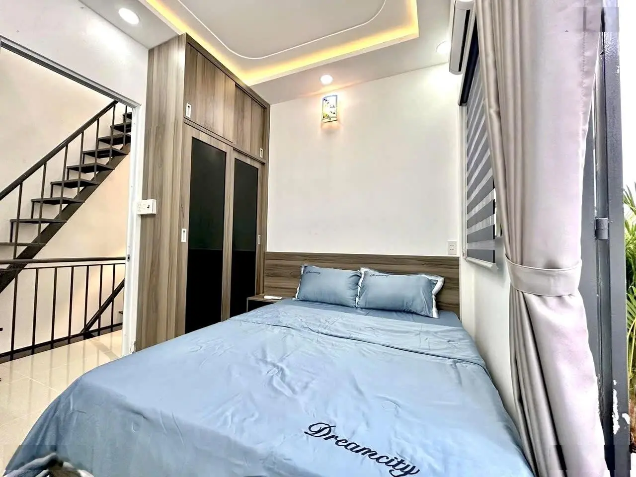 Gía 5 tỷ 300. thiếu nợ bán nhà nguyễn đình chiểu, q3. hxh. hđ thuê 15tr/th. lh: 0347.153.456