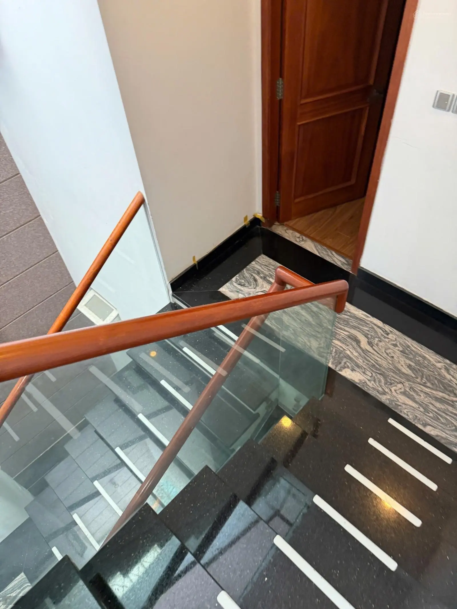 Nhà khu Ao Sen tên lửa có hầm + 3 tầng + Sân Thượng 5x20m Giá siêu rẻ chỉ 14.5 tỷ Wiew công viên