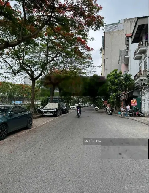 Bán nhà mặt phố Nguyễn Đình Hoàn, chỉ hơn 20 tỷ: 106m2 - 5T - vỉa hè rộng - ô tô dừng đỗ 2 chiều
