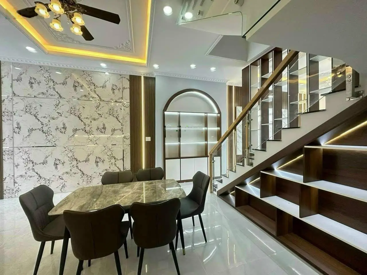 Kẹt tiền cần bán gấp căn nhà ở gần cầu BÌNH ĐIỀN, 1 lầu, 5mx18,7m, giá 1 tỷ 350.