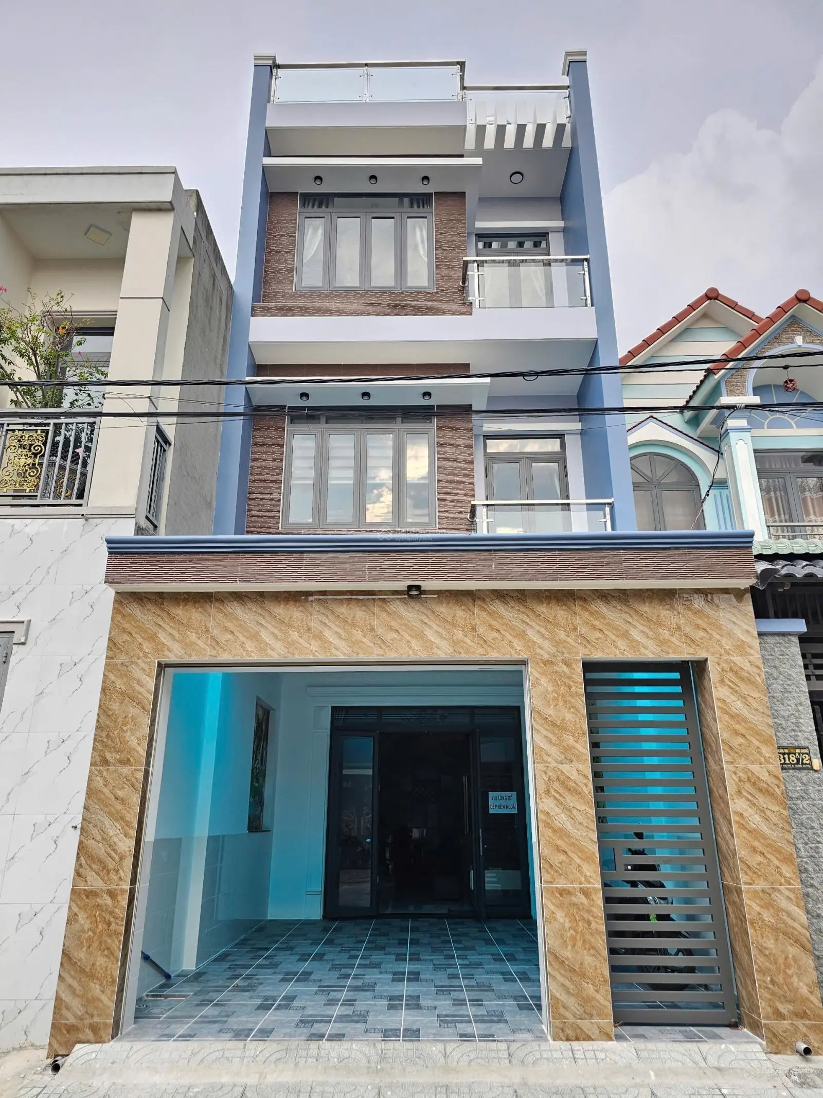 Nhà hoàn công: 4tỷ850, 97m2 nhà full nội thất sân ô tô KDC cạnh vòng xoay An Phú, TP. Thuận An