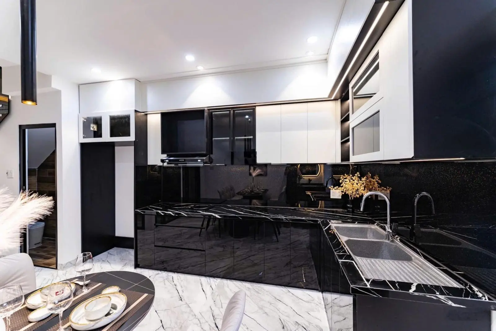 Bán nhà 1 trệt 1 lầu ở Nhà Bè đang cho thuê 8 triệu/tháng DT 60m2 SHR