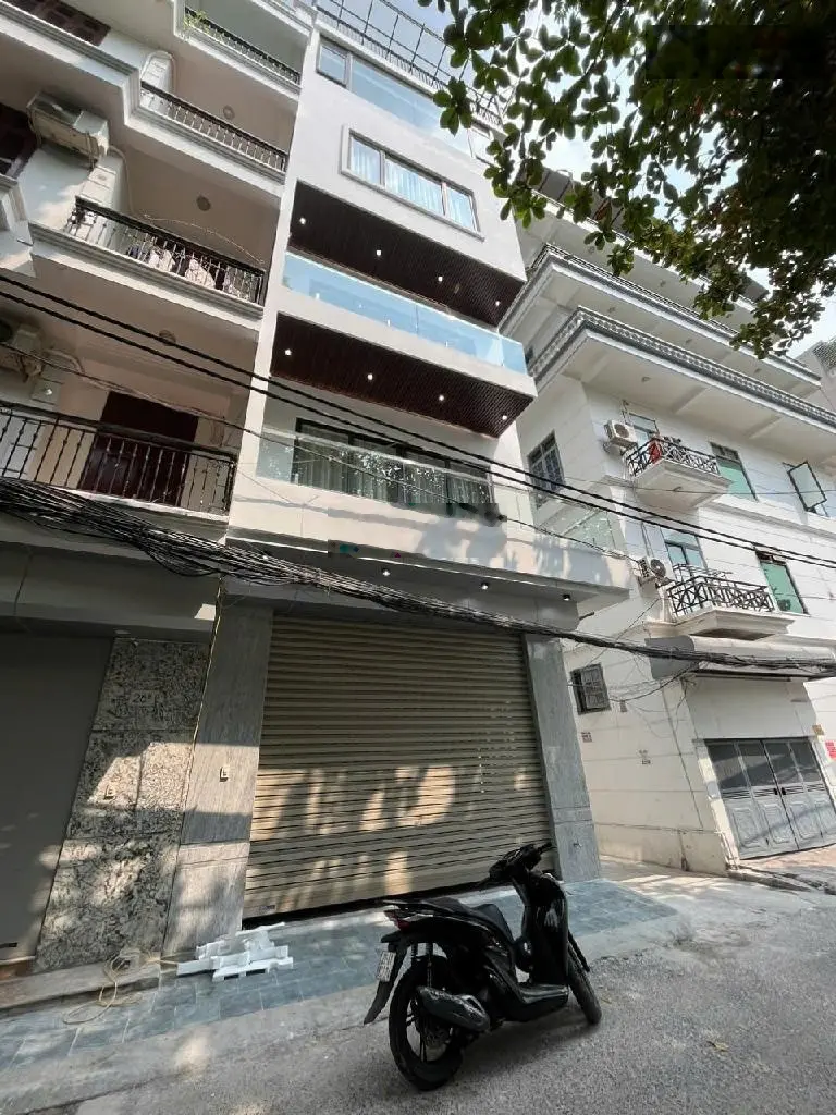 Siêu hiếm - vỉa hè rộng - kinh doanh tốt - 2 gara ô tô - 6 tầng có thang máy - nguyễn văn cừ