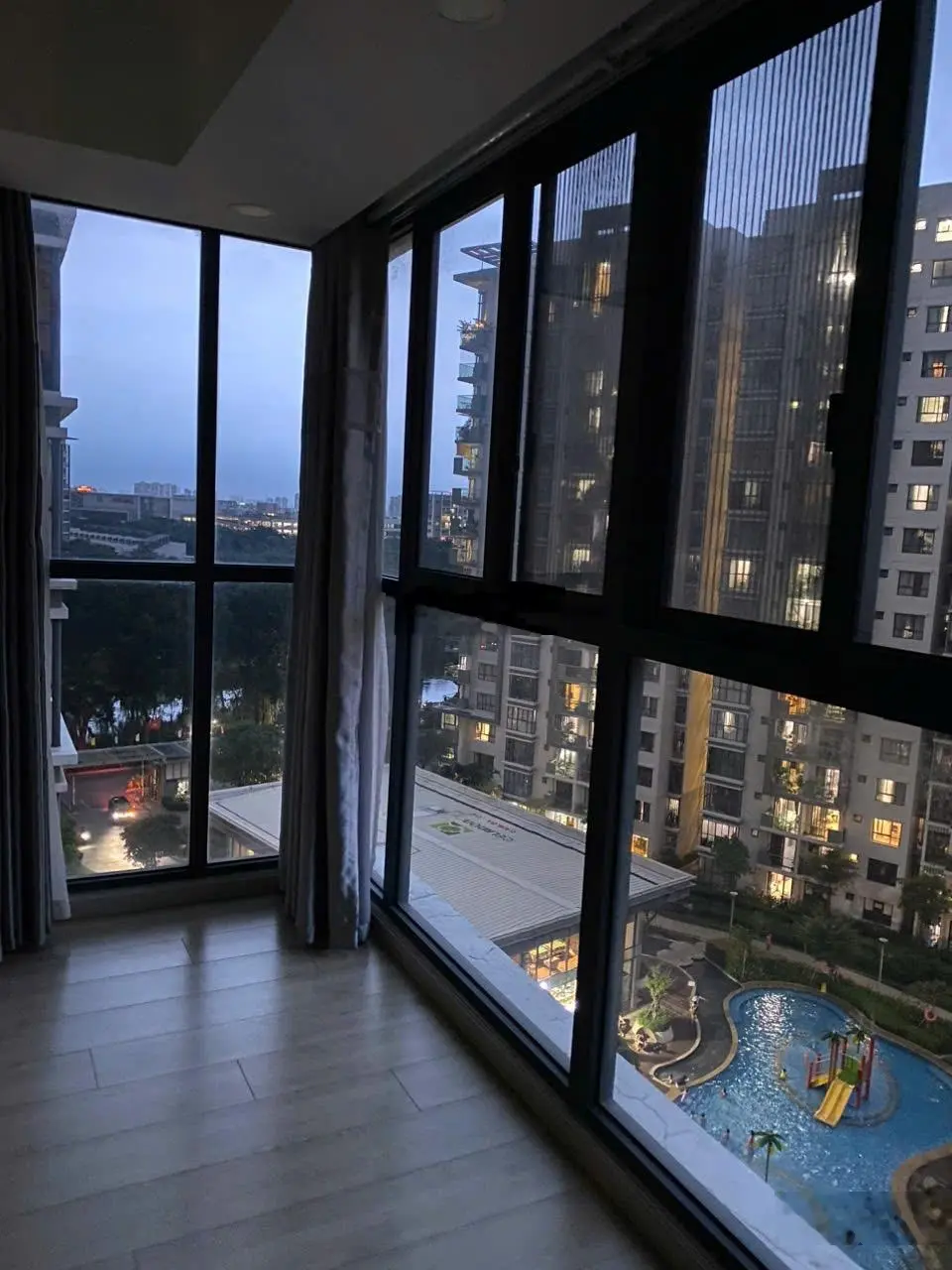 Chuyên bán căn hộ khu Emerald Celadon City 3 phòng ngủ, view công viên, lầu đẹp, giá tốt nhất dự án