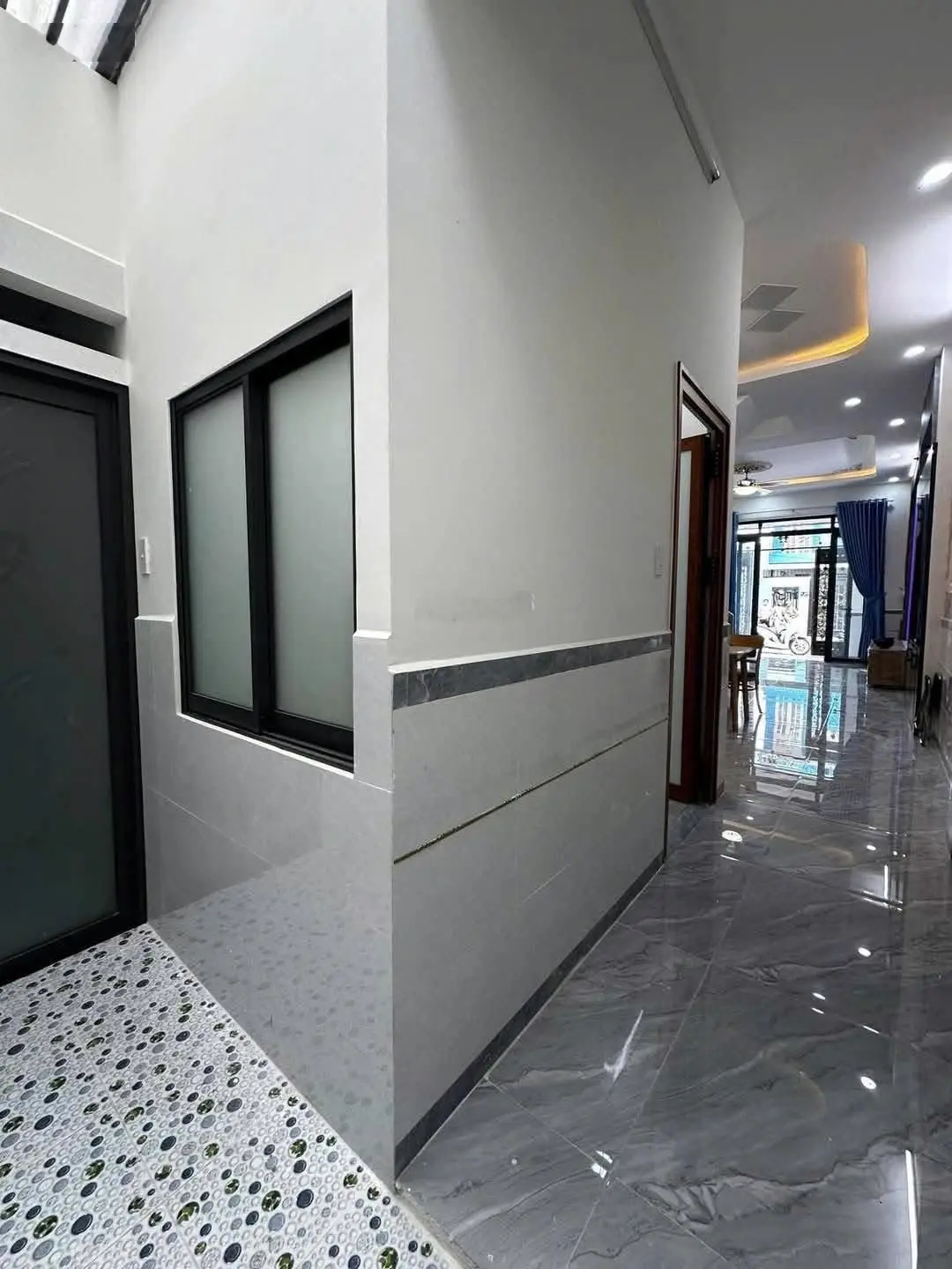 Bán gấp nhà gần chợ Hoàng Hoa Thám, đường Trương Công Định, Tân Bình. Giá 2,060 tỷ| 50m2| SHR
