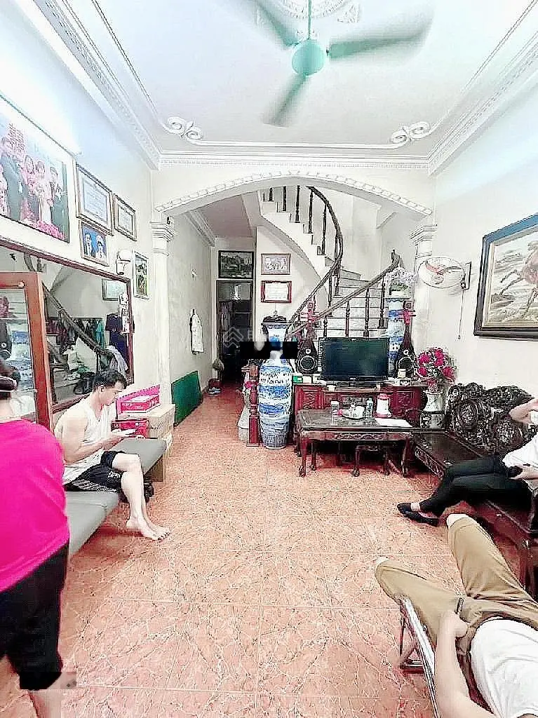 Hồ Tùng Mậu , 65m2 , 4 tầng , chủ cần tiền giảm mạnh 1 tỷ , giá mới 8,9 tỷ . gần 5 đh lớn .