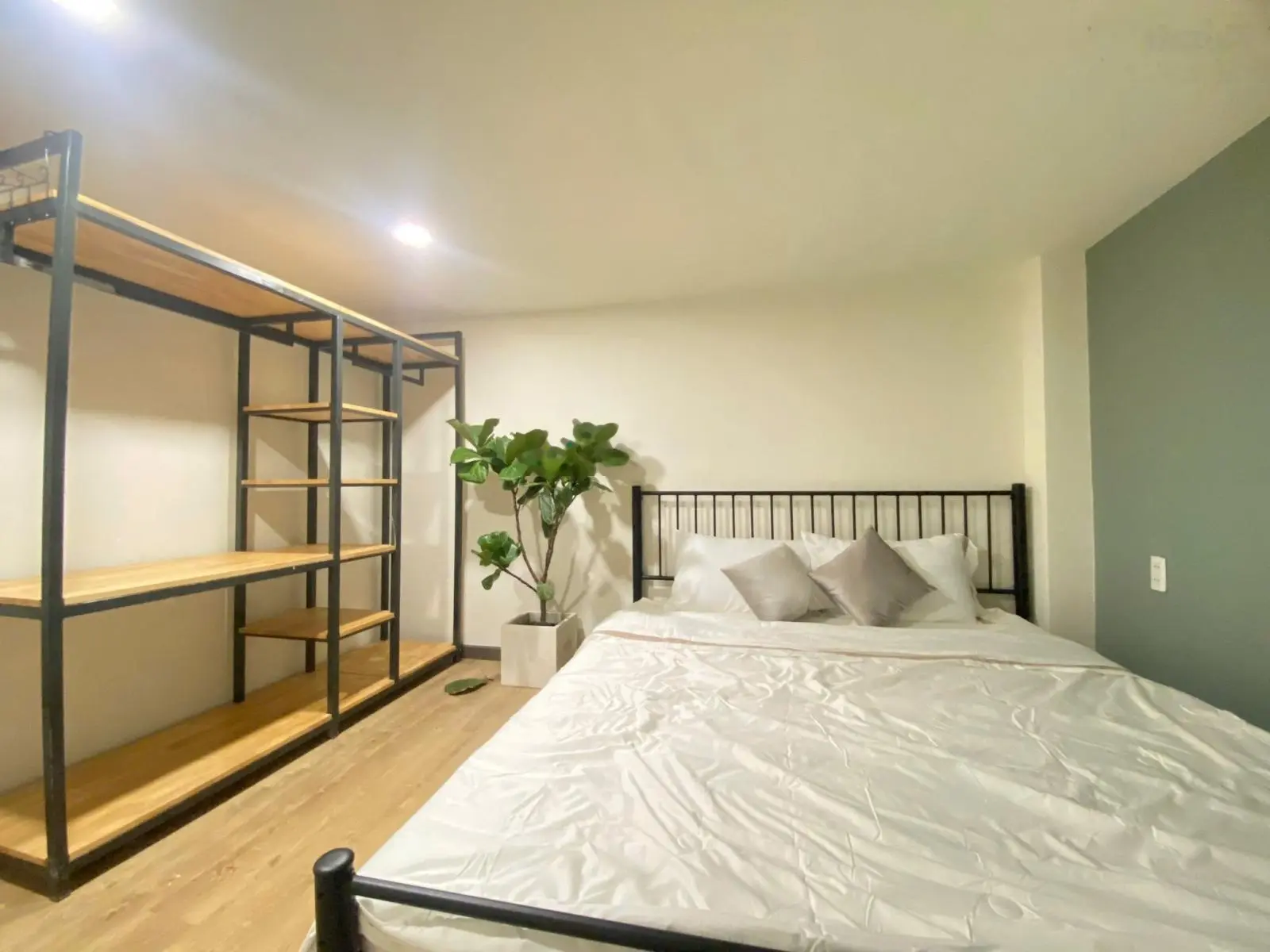 Bán nhà HXH 8m Nguyễn Kiệm, DT 5x22m, 4 lầu thang máy, ĐCT 65 tr/th. Giá 15 tỷ