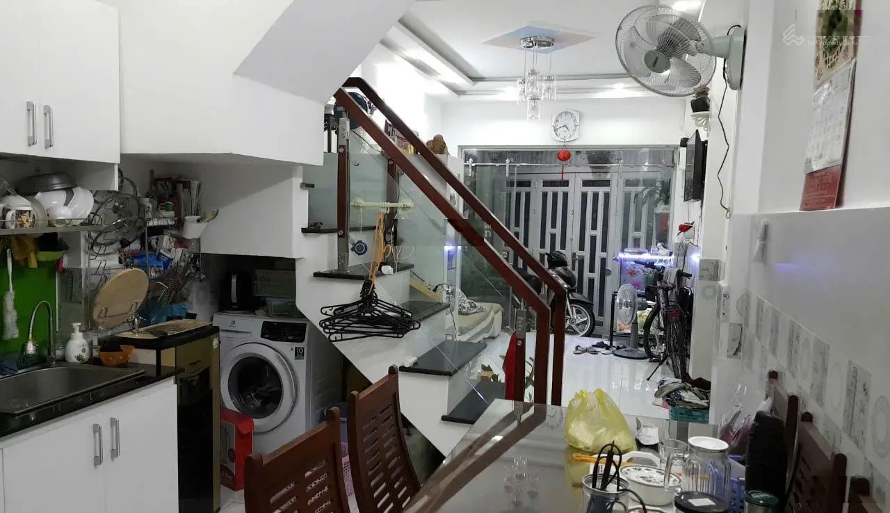 Nhà 2 tầng, hẻm Cao Thắng, Q10: Vị trí vàng, xây dựng tự do, tiềm năng sinh lời